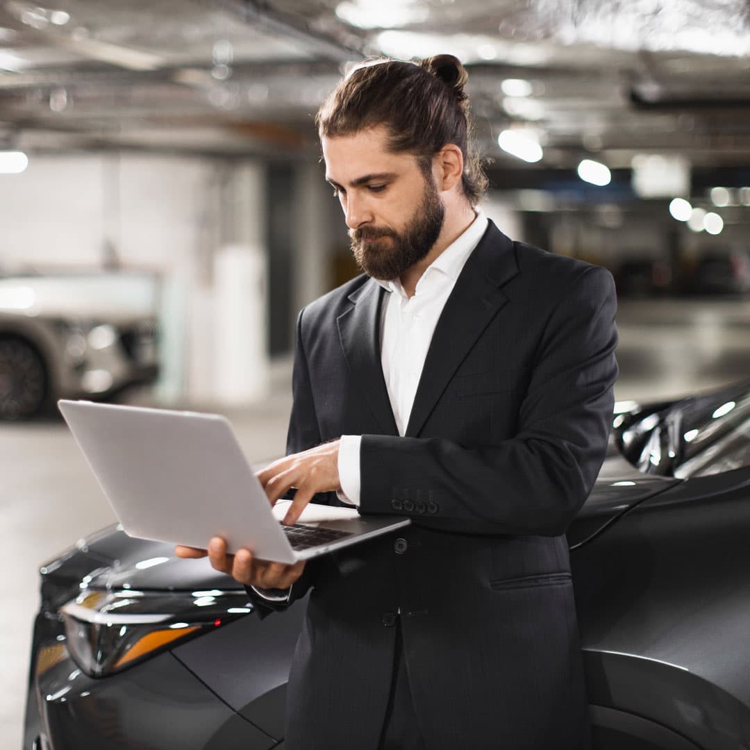 businessman-using-laptop-in-underground-parking-ga-2025-03-23-16-49-46-utc1-1 businessman-using-laptop-in-underground-parking-ga-2025-03-23-16-49-46-utc1-1