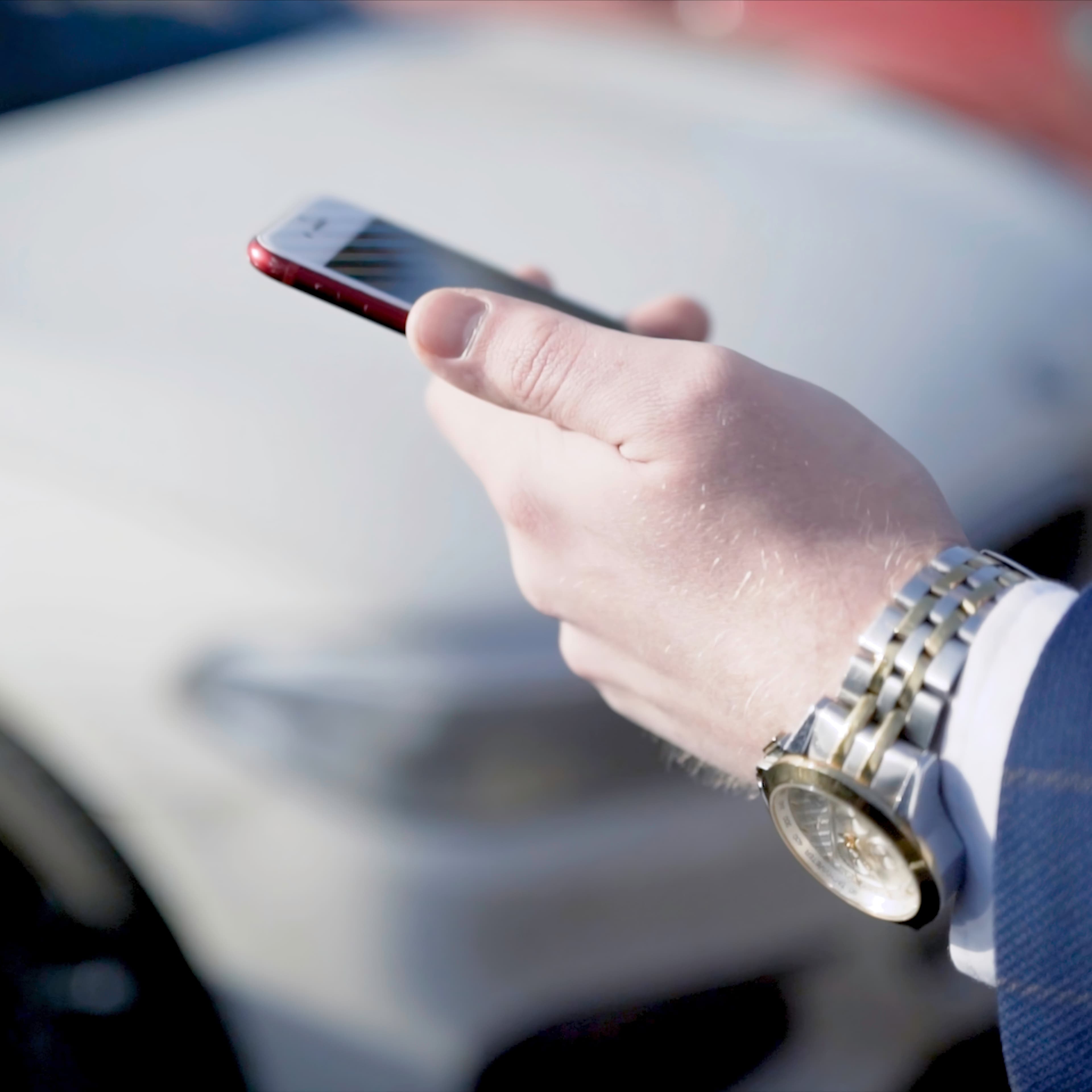 close-up-of-businessman-pressing-car-key-action-2024-12-06-10-51-39-utc1-1 close-up-of-businessman-pressing-car-key-action-2024-12-06-10-51-39-utc1-1